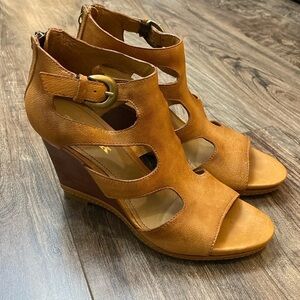 Trask Tan Leather Gladiators style Wedge Sandal Size 6
